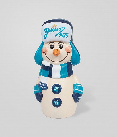 Снеговик в ушанке и шарфе